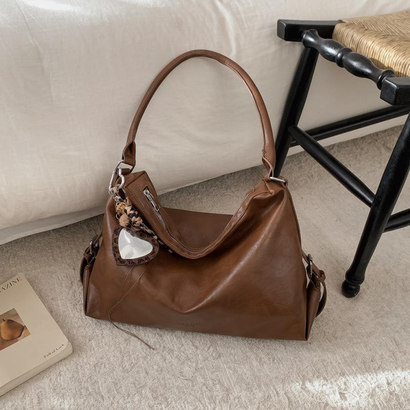 Retro bag women's large-capacity winter new casual shoulder messenger bag simple work commuter bag