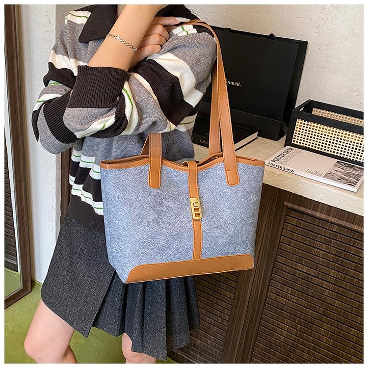 Women’s New Casual Retro Large-Capacity Commuter Shoulder Bag Color Block Armpit Tote Bag