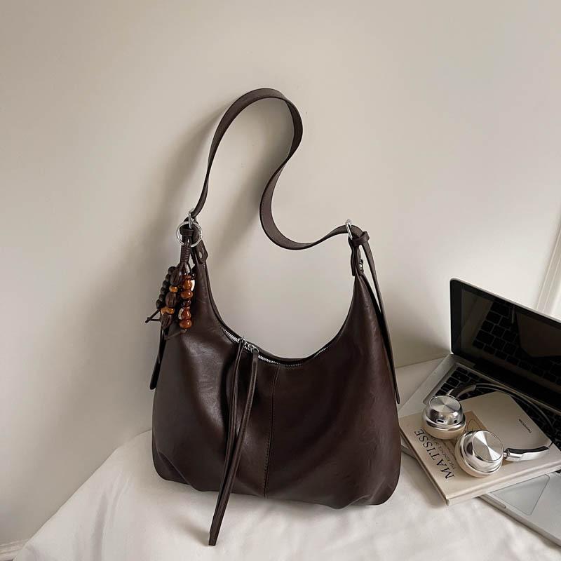 

Retro large-capacity tote bag women s 2025 autumn new soft leather commuter casual shoulder underarm bag mother and child bag no pendant темно-коричневого кольору