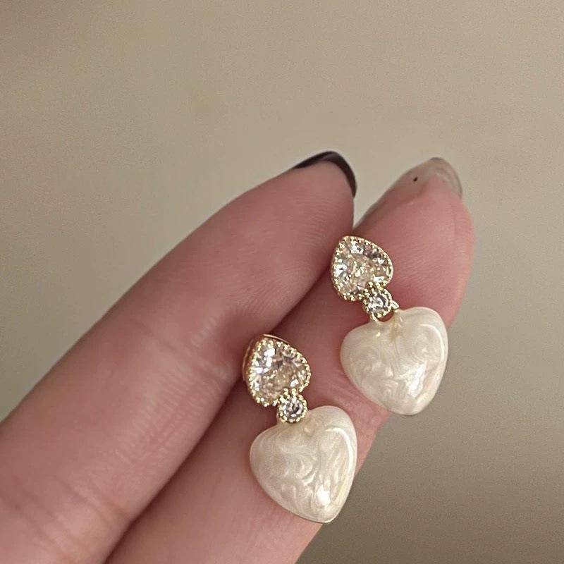 Light Luxury French Retro Zircon Love Stud Earrings Drip Glaze Peach Heart Earrings High-end Niche Design Temperament Ear Jewelry