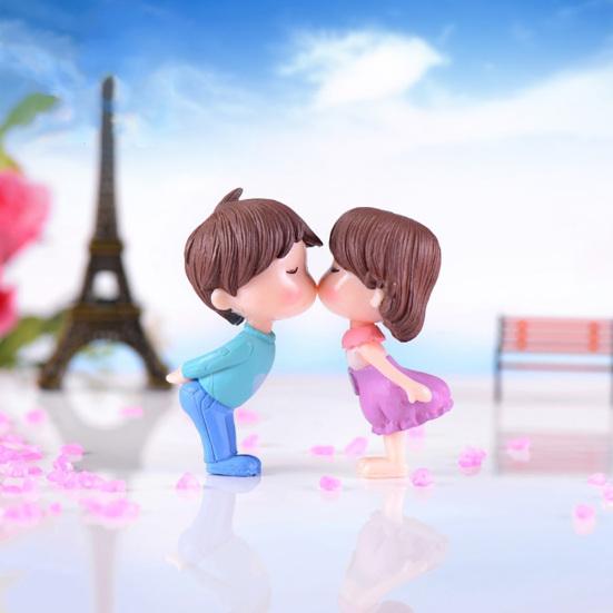 2Pcs Kiss Dolls Mini Landscape Ornaments Figurines Fairy Garden Dollhouse Decor
