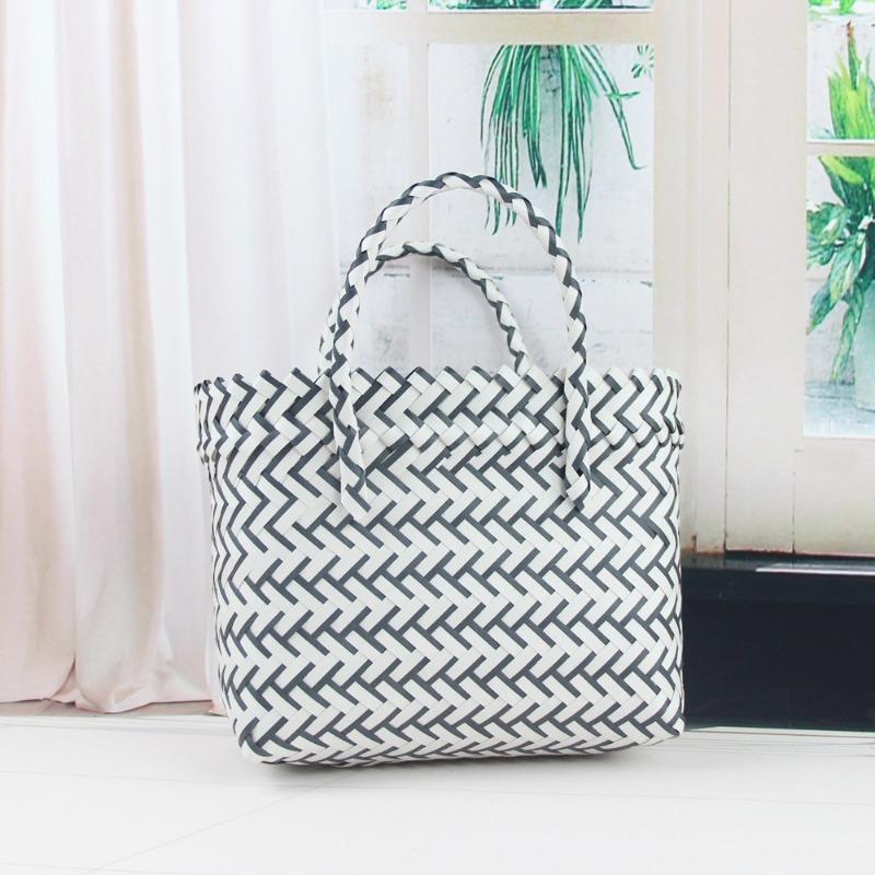 Square hand-held woven basket, plastic woven vegetable basket, waterproof and large-capacity wedding birthday party woven handbag.