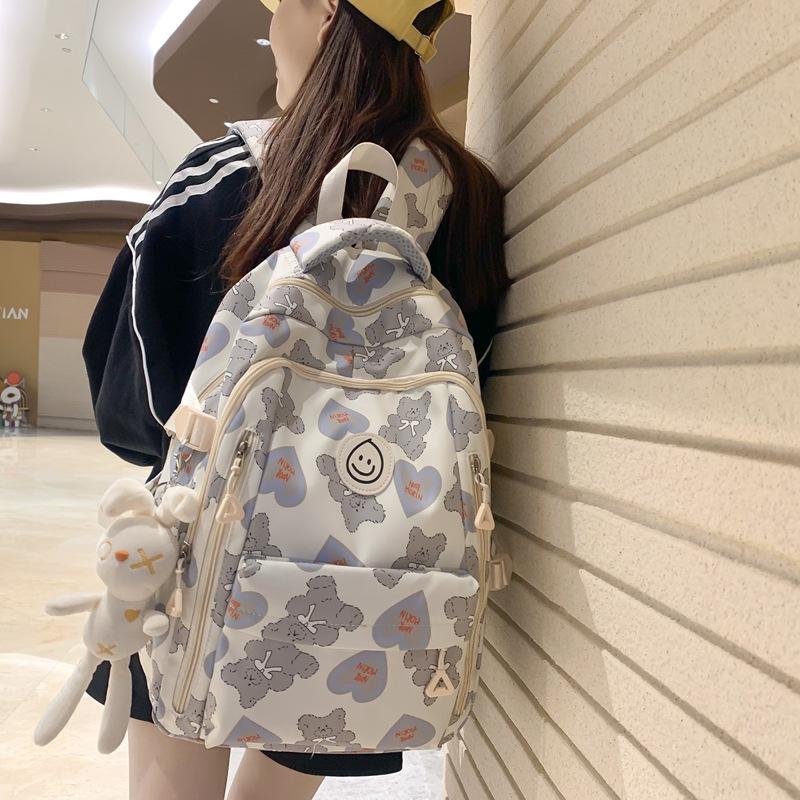 A Large-capacity and Cute Backpack for High School Students' Travel