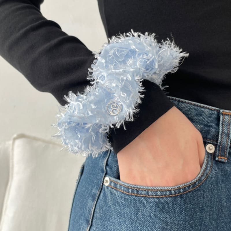 38comeoncommon Fjädersymbol Scrunchie (Himmelsblå)