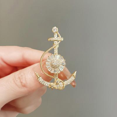 Modische Ankerbrosche für Damen High-End Nische Exquisite Brosche Luxuriöse und elegante Anstecknadel für Anzug