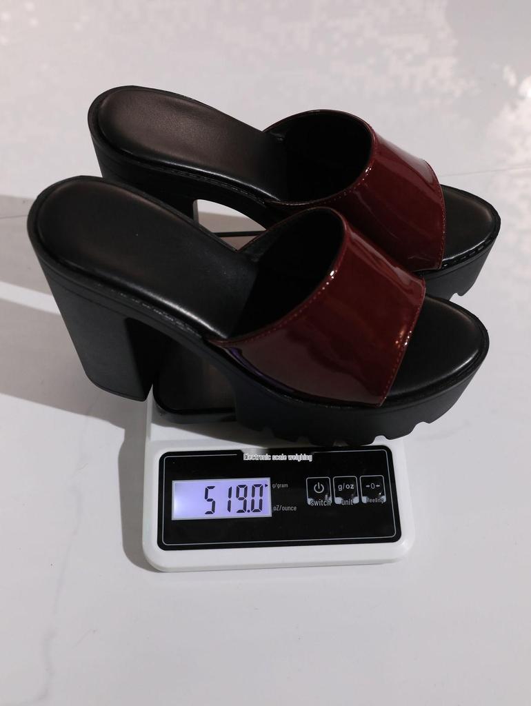 Ciabatte da Donna con Zeppa e Plateau 2025: Sandali Moda Taglie Forti da Esterno con Suola Spessa per Estate/Autunno.