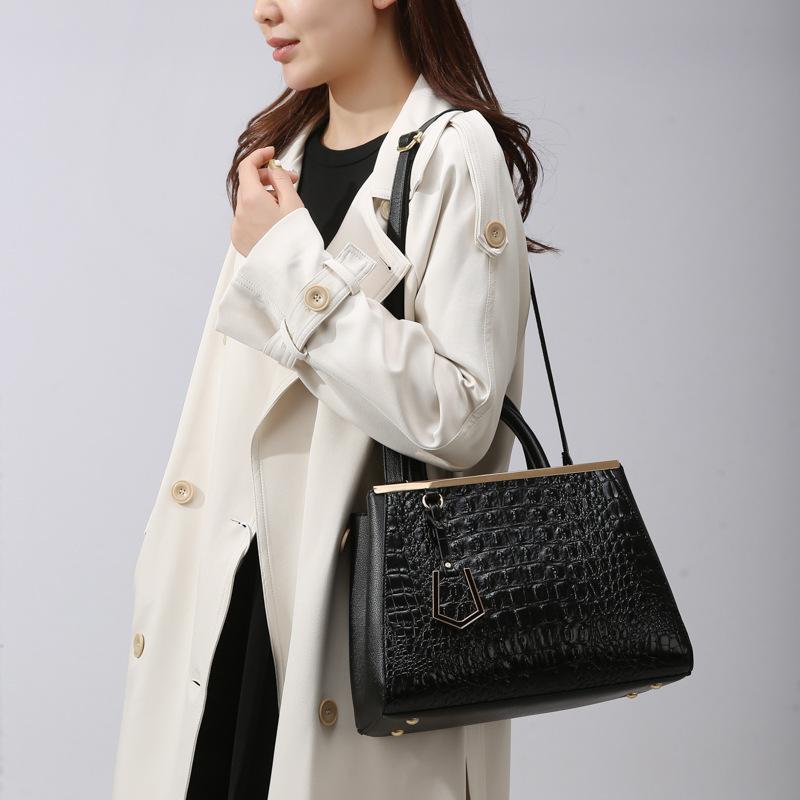 Crocodile Pattern Portable Tote Bag Women's Bag New Fashionable Large-capacity Shoulder Bag Light Luxury Texture Three-piece Messenger Bag