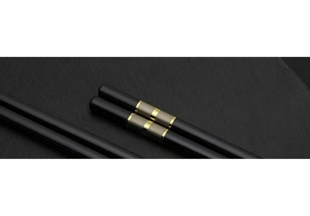 Premium Alloy Chopsticks: Antibacterial, Mildew-Resistant, Non-Slip, Heat-Resistant - Ideal for Home, Hotel, and Restaurant Use.