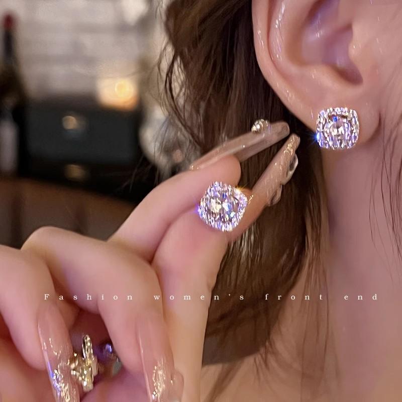 Silver needle flash zircon earrings, women's exquisite temperament stud earrings, spring and summer earrings.