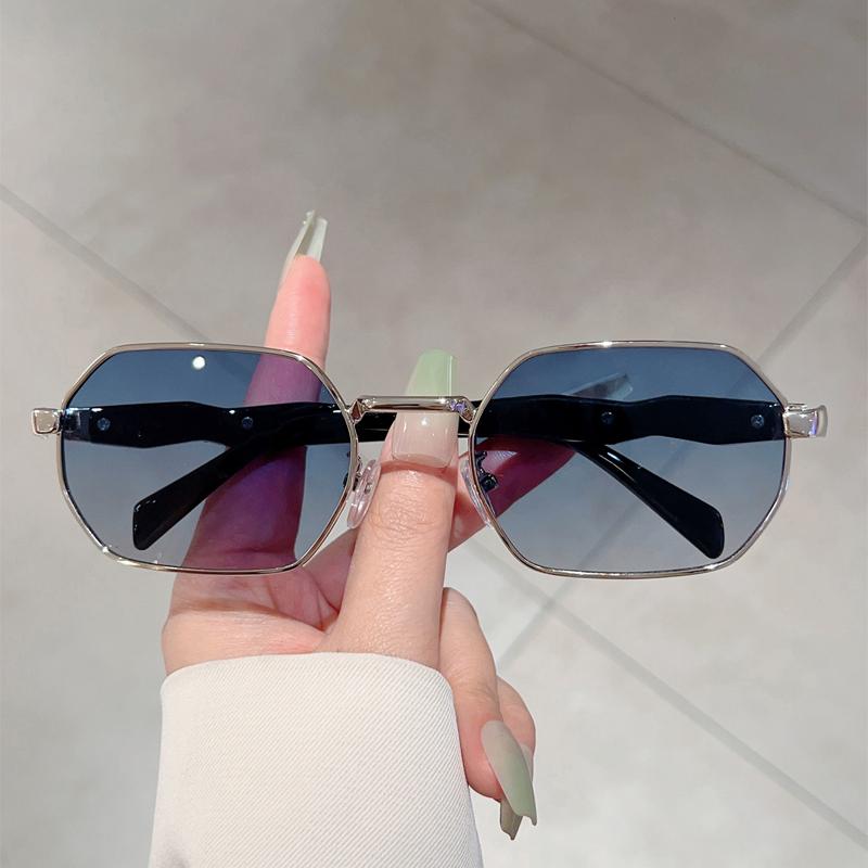 Vintage Fashion Sunglasses Men  New Gradient Casual Shades Women Luxury Brand Design Outdoor Decorative Sun Glasses