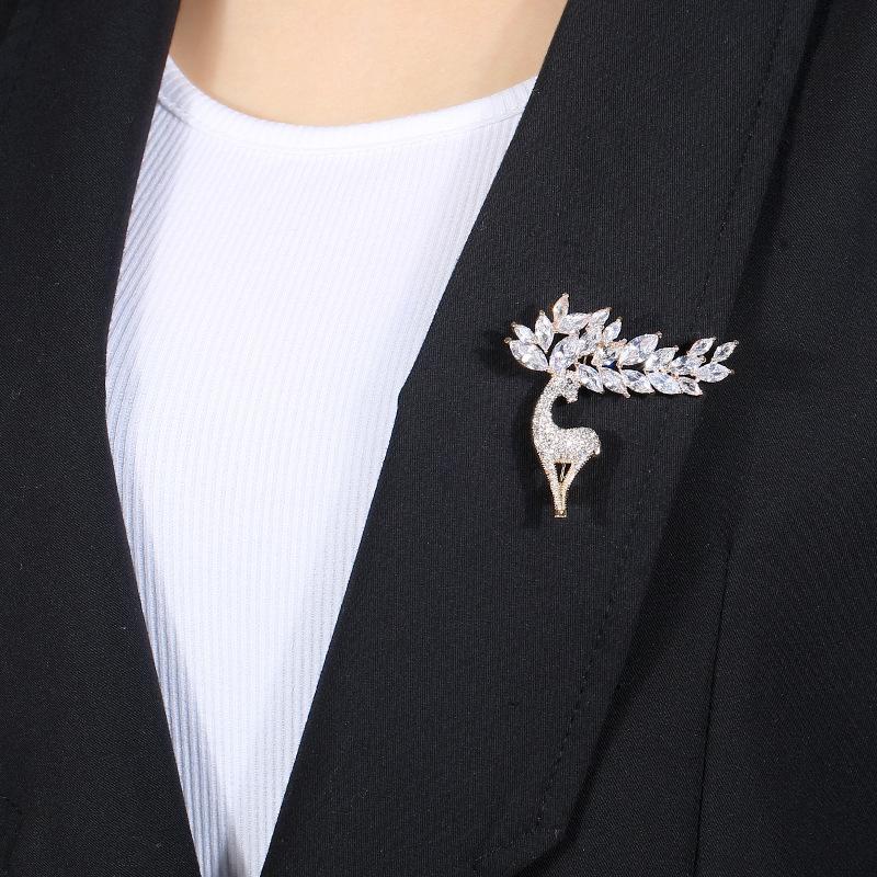 Crystal Micro-set Zircon Brooch Sika Deer Exquisite Super Shiny Jacket Coat Corsage Elk Pin with Accessories Women