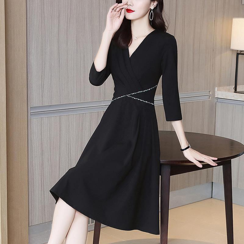 Spring, Summer and Autumn Waist V-neck Slim New French Retro Dress Temperament Dress Small Black Dress