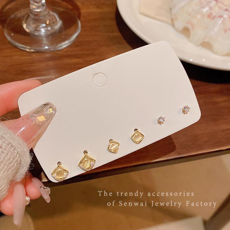 Zir*****pal three pairs of stud earrings women s small temperament set earrings raise ears