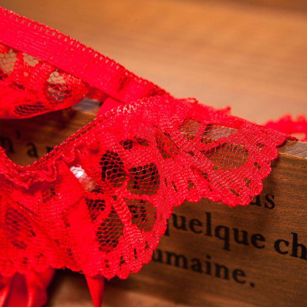 Sexy kvinner Blonderundertøy Dameundertøy Skrittløse truser Perler Perler G-strenger for kvinner Thongs Åpent skritt Sextruse Blomstert gjennomsiktig truser