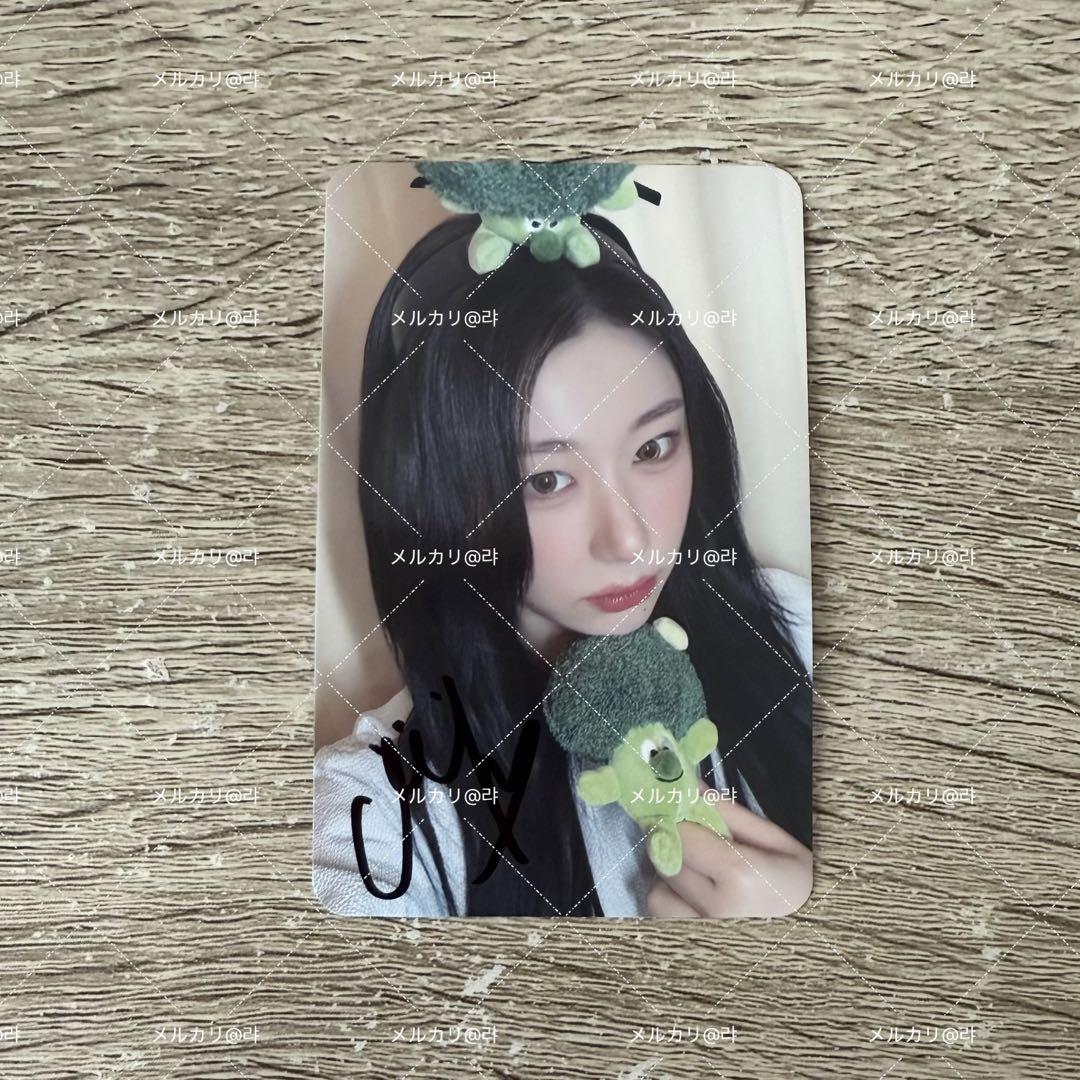 

[USED] ITZY Chaeryeong Trading Card GWBG MAKESTAR Taipei Autographed Trading Card