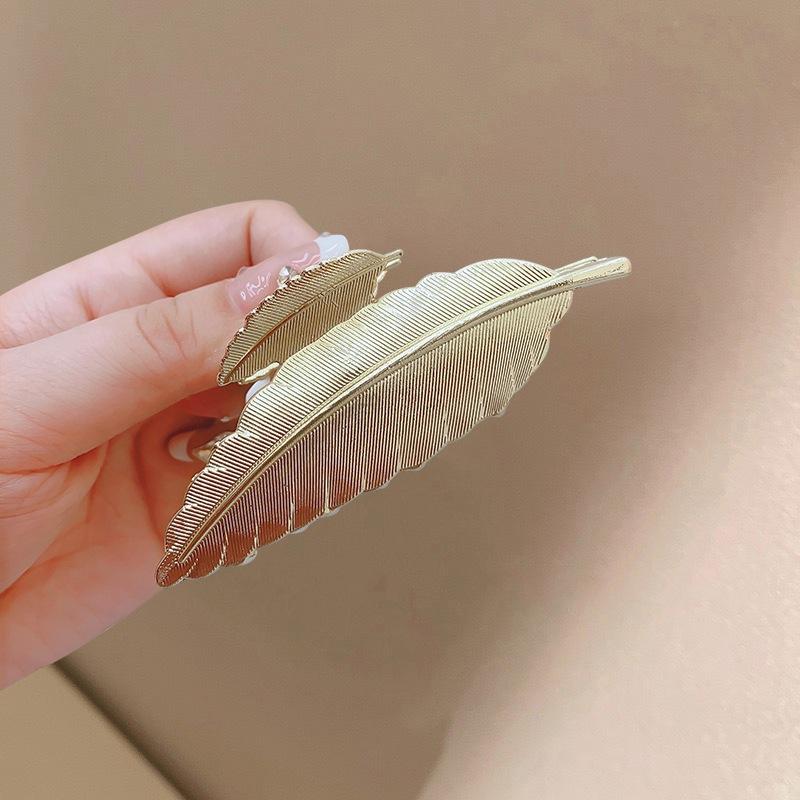 Fashion Bow Pearl Rhinestone Flower Grab Clip Temperament Half Tie Hairpin Disc Hair Shark Clip