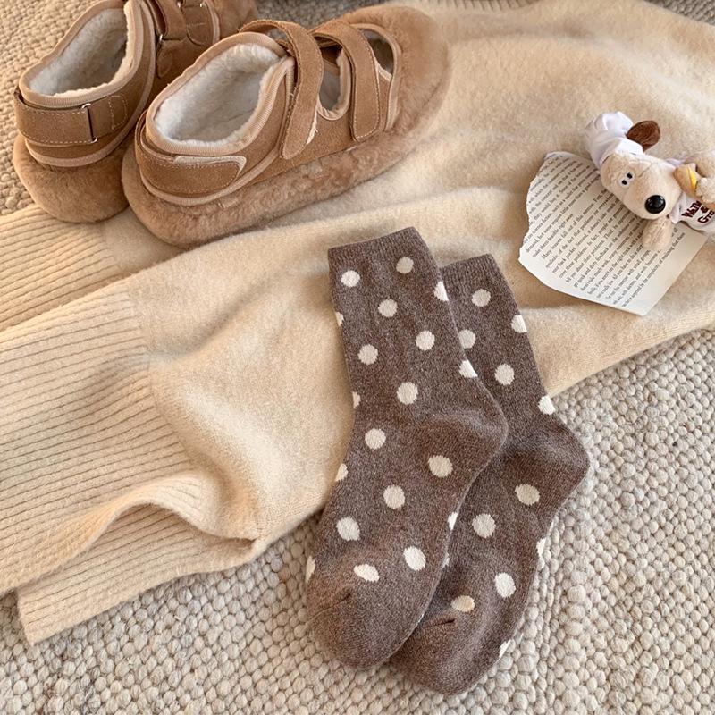 Warme Damen-Wollsocken mit Pünktchen, mittellang - Braun Maillard Kaffee, Japanischer Stil, Herbst/Winter