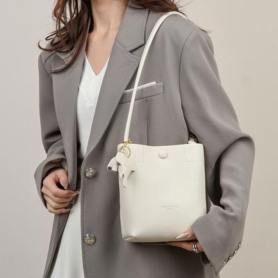 Modische Eimer-Tasche aus weichem Leder, Schlichte kleine Umhängetasche für den Sommer, Lässige Ein-Schulter-Handytasche aus weichem Leder