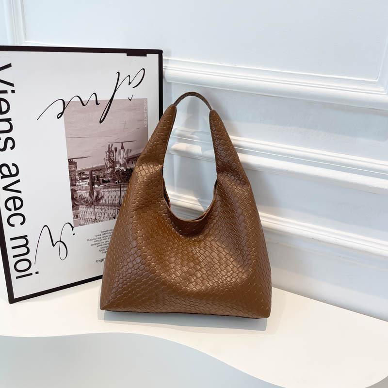 Premium sense large capacity armpit bag new casual fashion atmosphere shoulder bag retro commuter tote bag women