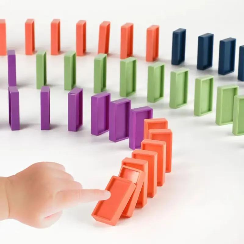 Kinder Domino Puzzle Bausteine mit Automatischem Kleinen Zug Ketten Domino Kettenreaktion Baukasten