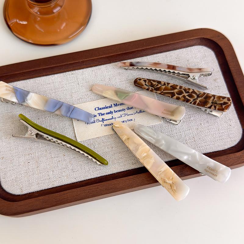 Eine Nische Retro High-End Acetat Wassertropfen Haarspange Pony Seitenclip Einreihige Entenschnabelspange High-End Leichter Luxus Haarclip für Frauen