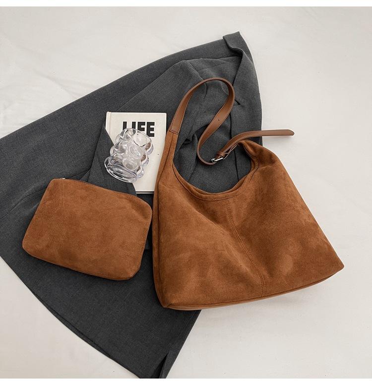 Autumn and winter new suede bucket bag large capacity shoulder underarm tote bag retro commuter versatile mother and child bag