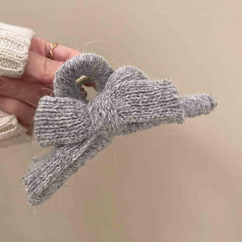 Minimalist Autumn Winter Plush Knit Bow Shark Clip Back Head Hair Claw Elegant Premium Temperament Hair Clip Fashion Accessories