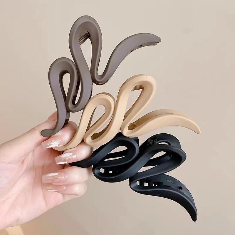 Large Matte Wavy Hair Clip Women Versatile High-end Shark Clip Simple Hair Accessories