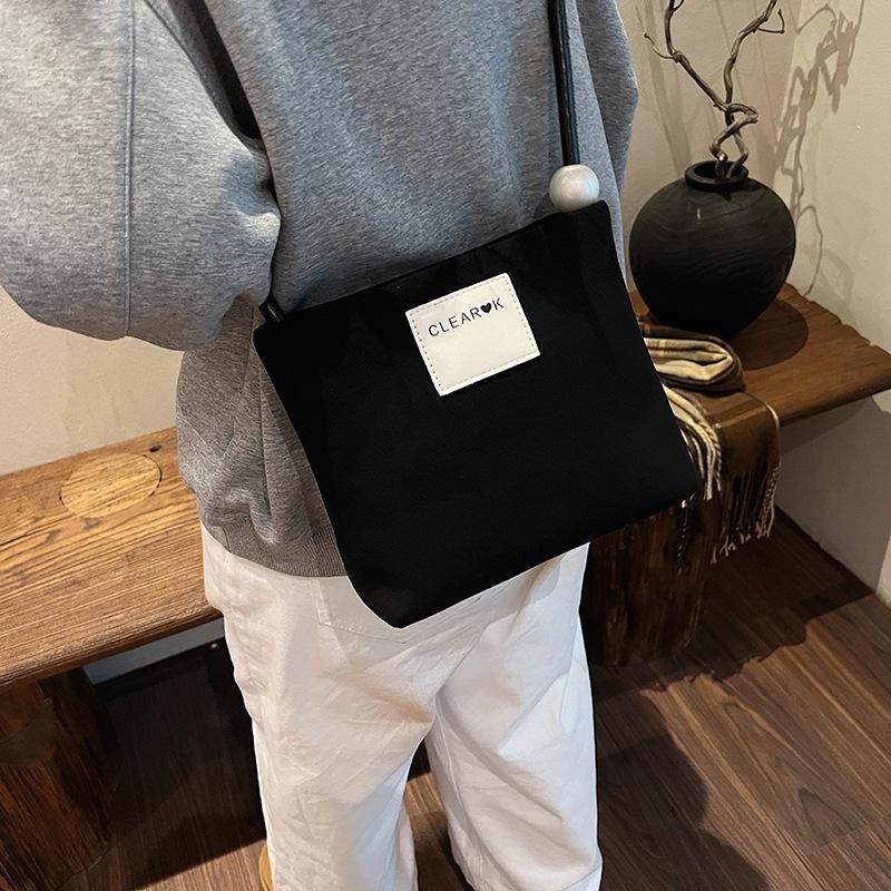 2025 new niche design pearl fashionable shoulder handbag women's messenger bag small square bucket bag