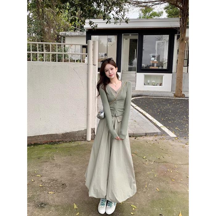 

Gentle wind suit women s spring sweet and spicy fake two-piece contrasting color short knitted sweater top bud skirt two-piece set XXL