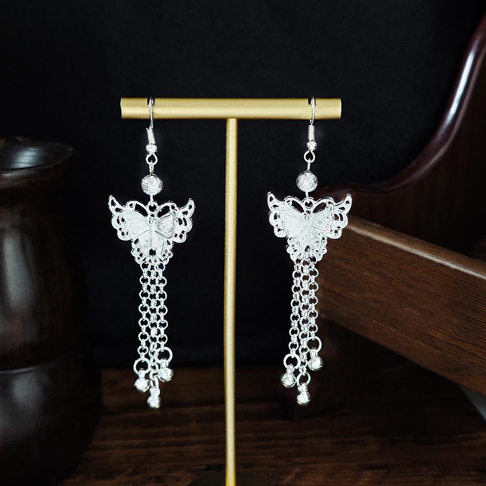 Boucles d'oreilles pendantes à pompons de plumes ethniques - Style argent Miao imitation, article touristique populaire, design mignon de haricot.