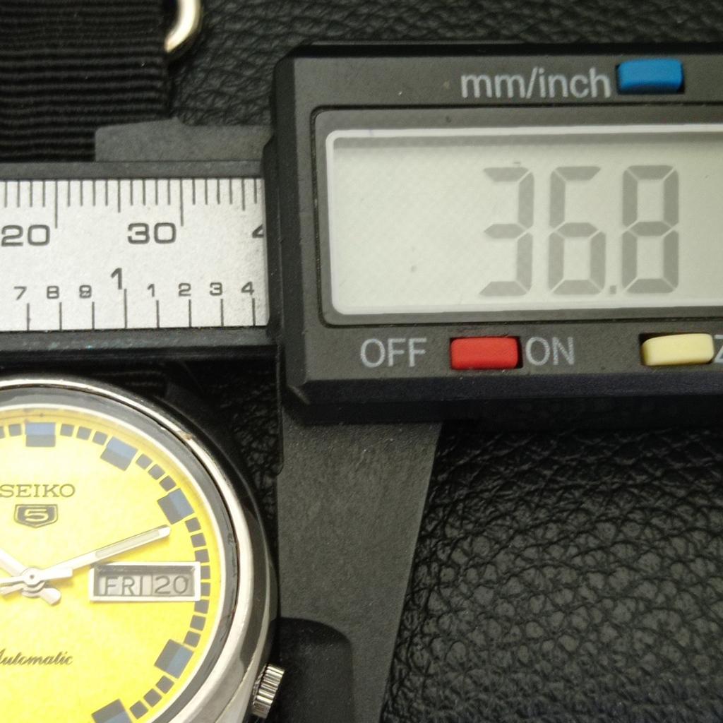 AUTOMATIC 7009A VINTAGE SEIKO 5 JAPAN MENS GOLDEN COLOR DIAL WATCH A701665-5 R206c-a701665