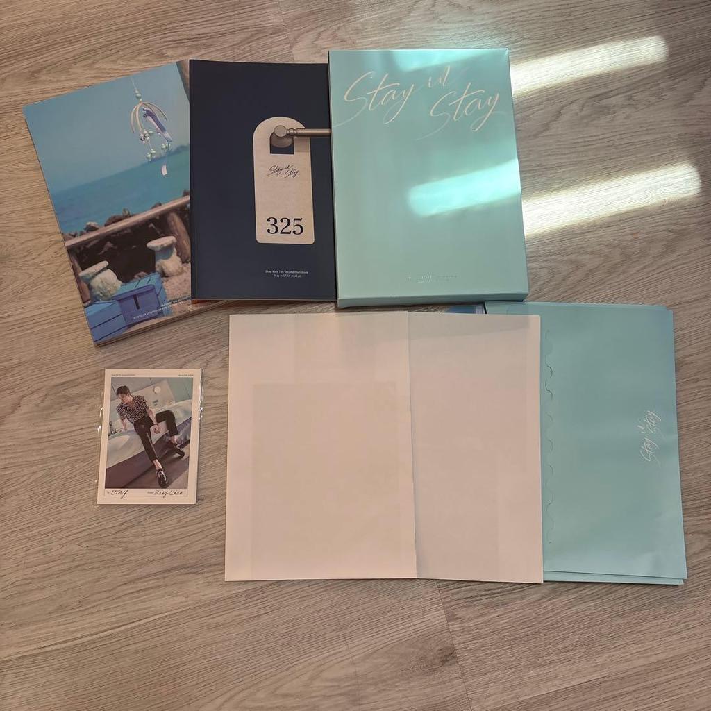 [USED] 2STRAY KIDS Christmas Fan Club Kid Photo Book and 4 Other Items