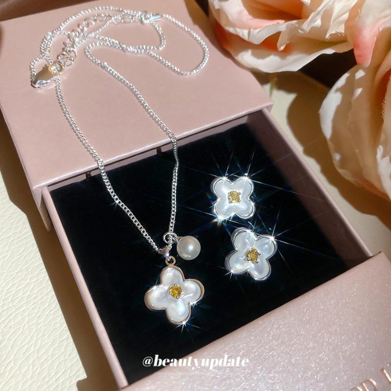 Gentle Fritillary Flower Stud Earrings Necklace Set Light Luxury Design Sense Niche Exquisite Luxury White Temperament Jewelry Women