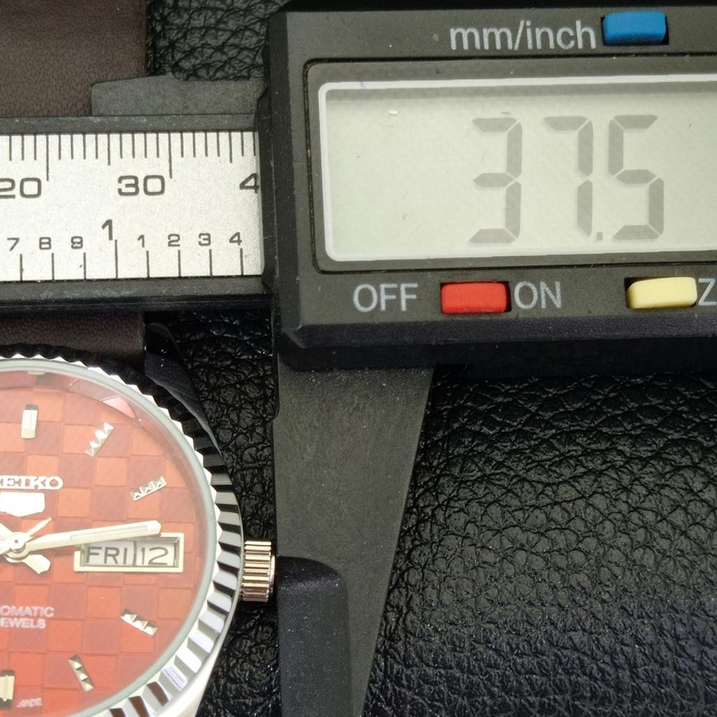 MENS VINTAGE REFURBISHED SEIKO 5 AUTOMATIC JAPAN RED COLOR DIAL WATCH a440347-4 Sk-a440347