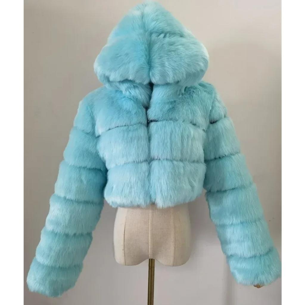 VAYLA Herbstlicher, flauschiger Kunstpelzmantel für Damen, flauschiger Kapuzenmantel, gerader Schnitt, kurze Winterpelzjacke, modische Streetwear, neu