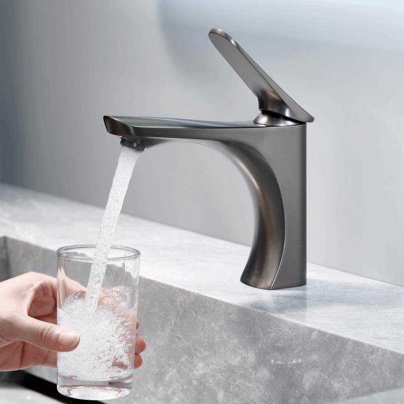 Best-selling Creative Zinc Alloy Sink Faucet Single Handle Modern Design Hot/Cold Water Functionality Deck Mounted School Use