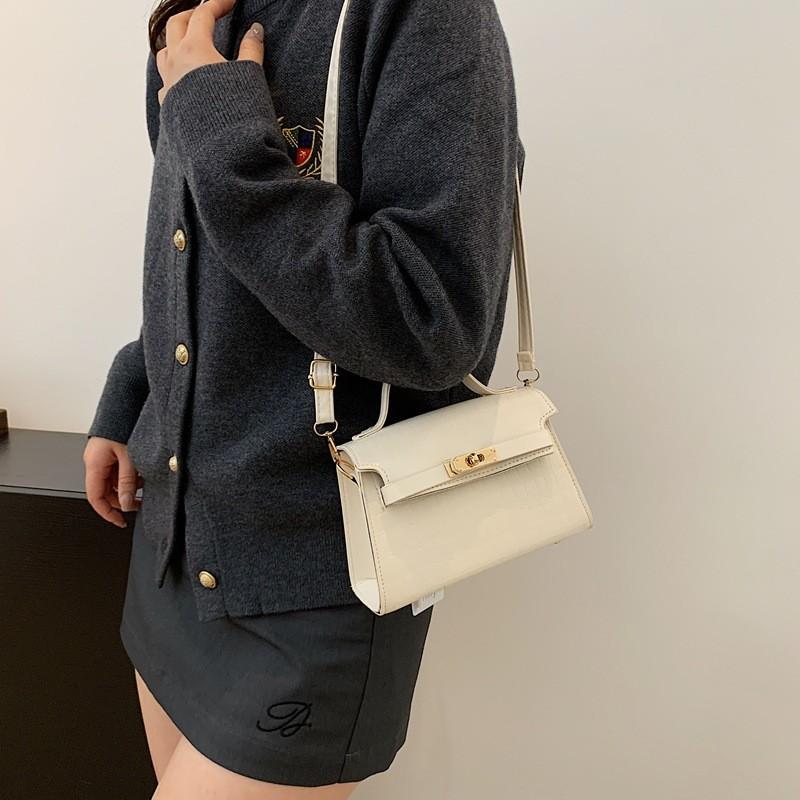 Stylish Handheld Square Bag For Women Chic Trendy Design Perfect For Daily Use