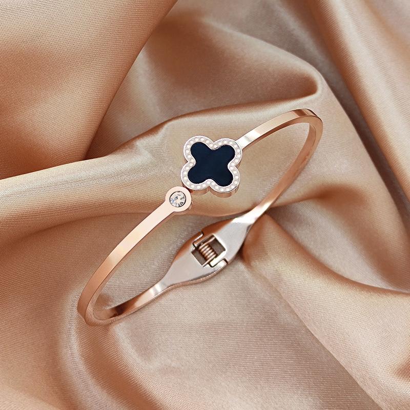 Pulsera de Moda Trébol de Cuatro Hojas Oro Rosa Titanio Pulsera de Moda Femenina Nueva Personalidad Pulsera de Acero Inoxidable