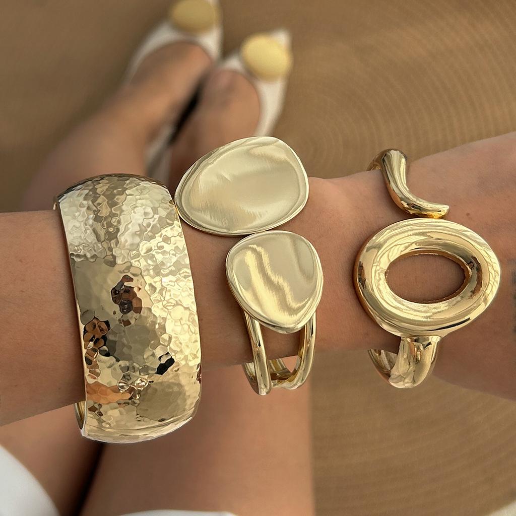 Liquid knock pattern design bracelet, spring buckle niche wide bracelet braclet ring jewelry