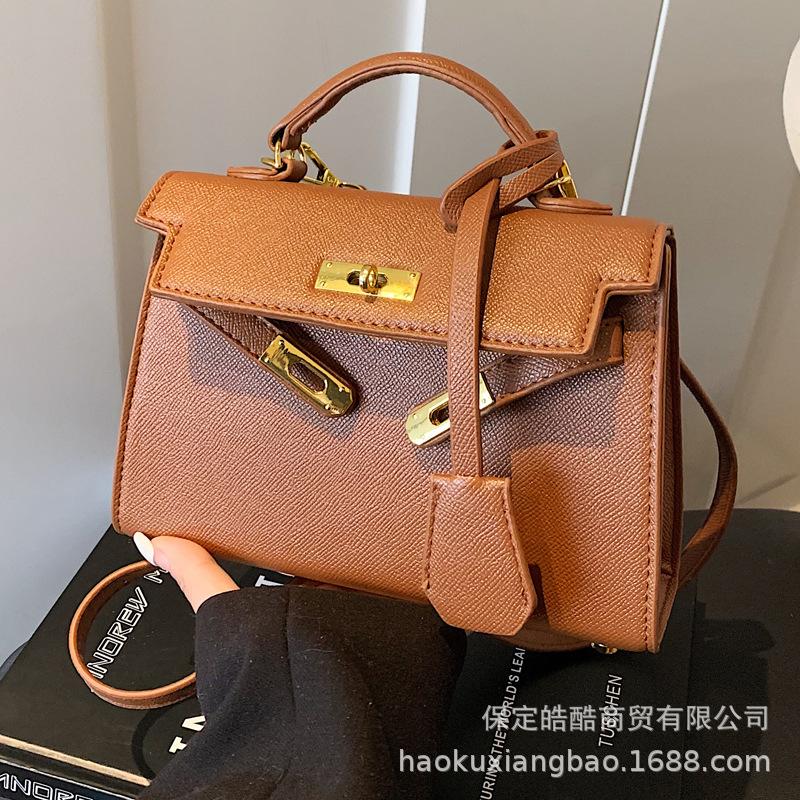 Fashion Retro Niche Small Square Bag 2025 New Casual Versatile Women's Messenger Bag Exquisite Super Fire Handbag