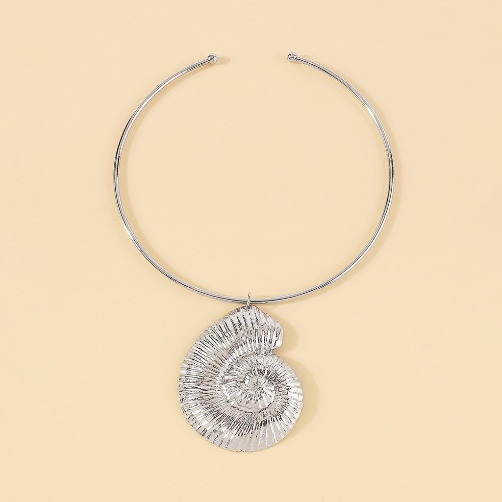 Women European Fashion Exaggerated Conch Pendant Choker Retro Ocean Style 3D Pattern Geometric Necklace