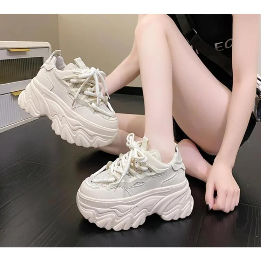 Damen Plateau Casual Atmungsaktive Mesh-Schuhe Neue Sommer Klobige Sneaker 8,5CM Keile Versteckte Absätze Hohl Freizeitschuhe Frau