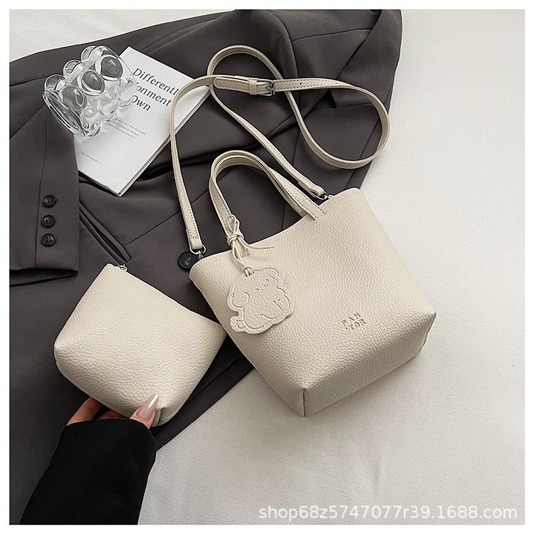 Portable bucket bag 2025 new versatile texture messenger bag niche design Internet celebrity popular shoulder bag