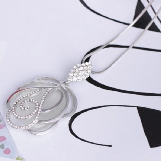 Elegant Korean Style Long Sweater Necklace With Rose Pendant And Platinum Finish