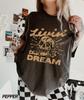 Maglietta Livin the Dream, Maglietta Divertente con Scheletro, Maglietta Retro Grunge, Maglietta Sarcastica, Umorismo per Adulti, T-shirt, Maglietta con Teschio, Regalo Divertente