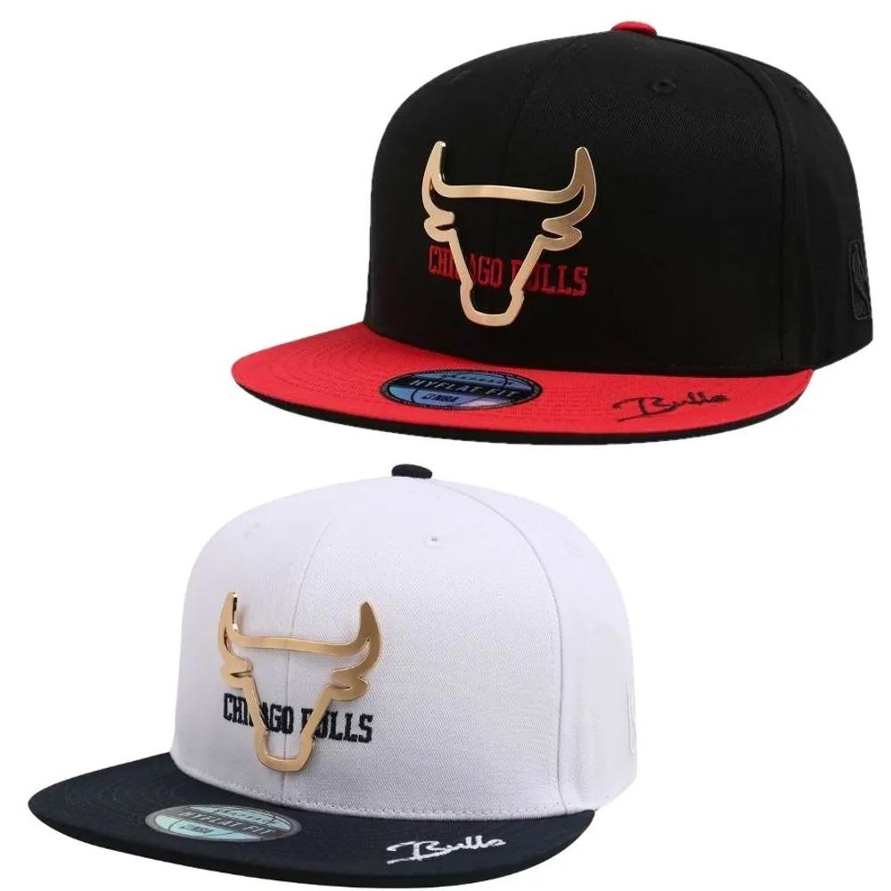 [NBA] CHI Bulls Outline Metal Snapback white