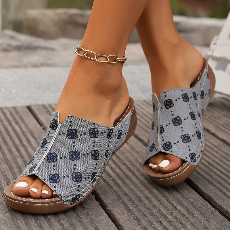 Przekraczające granice duże kapcie damskie europejskie, amerykańskie i letnie nowe modne sandały na grubej podeszwie z zszywanymi paskami
