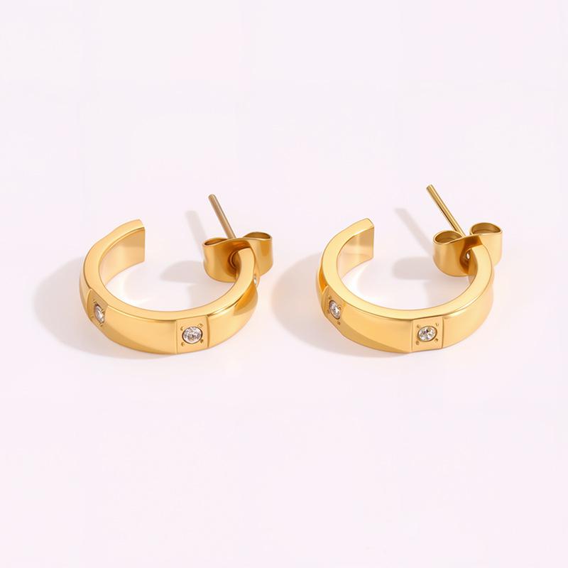 Titanium Steel Stud Earrings - Curved Four-leaf Clover Heart-shaped Diamond-studded Earrings for Women, Fashionable and Versatile Ear Studs.