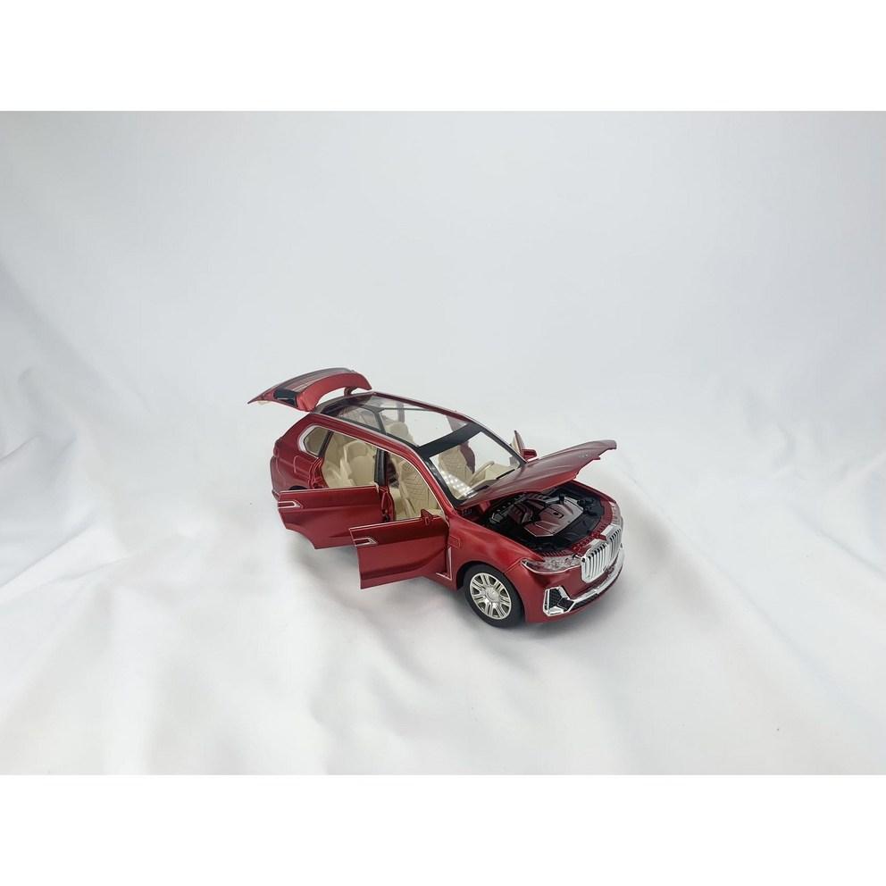 1:24 Scale Die-Cast BMW X7 SUV Collectible Model Car Toy - Red Edition